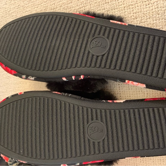 NEW Victoria’s Secret Satin Roses Faux Fur Slippers Medium 7/8 - Picture 3 of 5